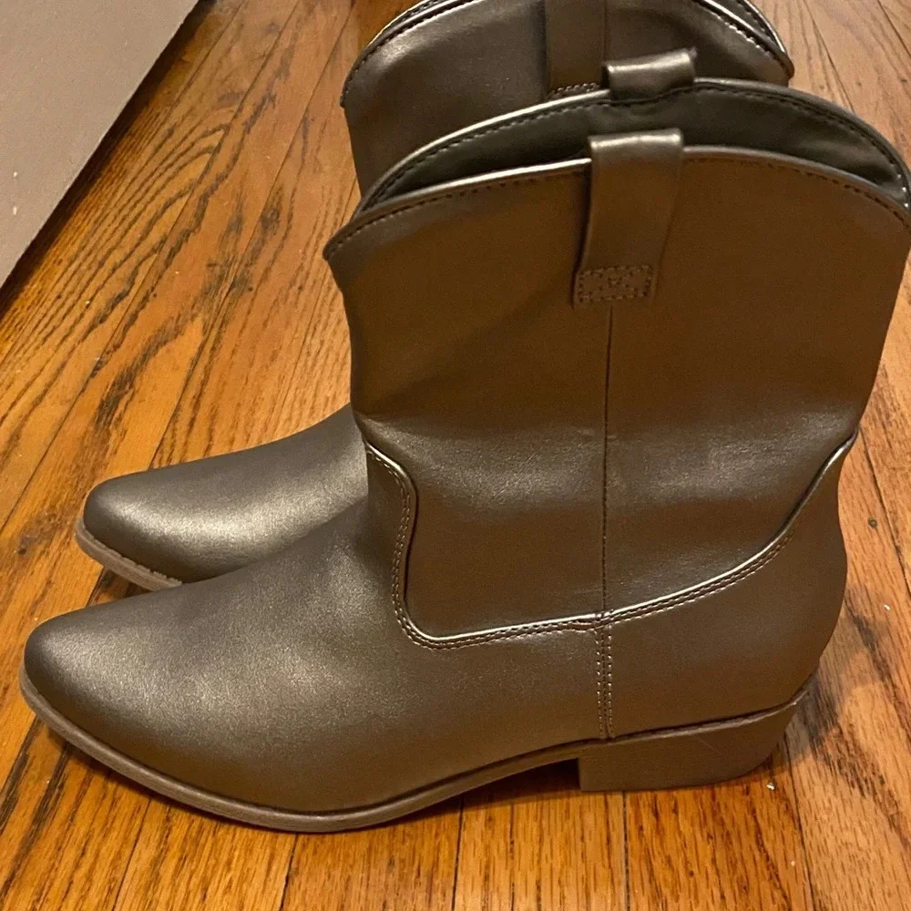 Arizona Jean Co.  Boots size 7 NWT